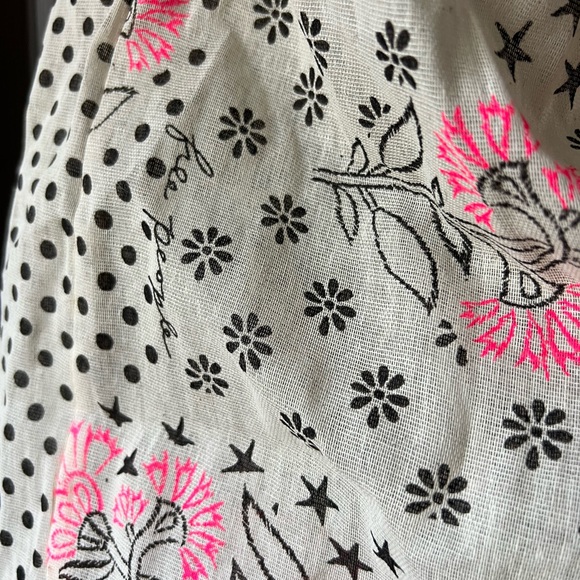 FREE ✨ Free People tote bag with any purchase - only one available! - Picture 2 of 3